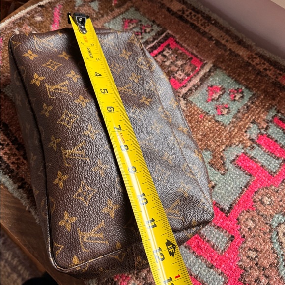 Louis Vuitton Monogram Toilette 28 cosmetic case - Picture 8 of 12